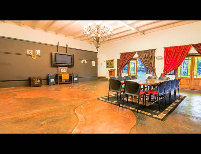 6 BEDROOM LODGE FOR SALE IN SCHURVEBERG AH